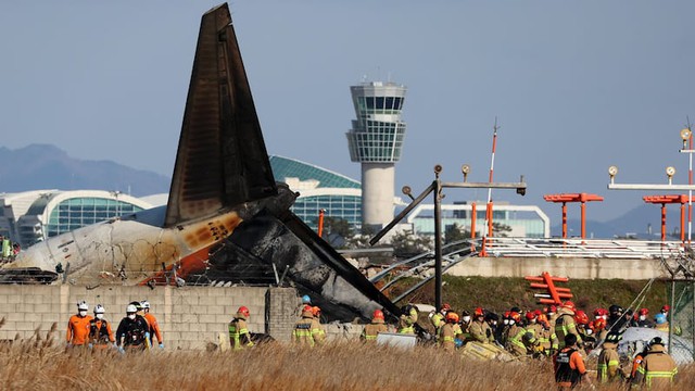 Thảm kịch hàng không tại Hàn Quốc: Nhân chứng hé lộ chi tiết đáng kinh ngạc trước khi máy bay nổ tung- Ảnh 3. Thảm kịch hàng không tại Hàn Quốc: Nhân chứng hé lộ chi tiết đáng kinh ngạc trước khi máy bay nổ tung- Ảnh 3.