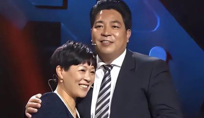 1735528377-a-0820-3476-1537-width680height392 Chị em Hà Vinh Phong và Đới Hạnh Phần trong chương trình