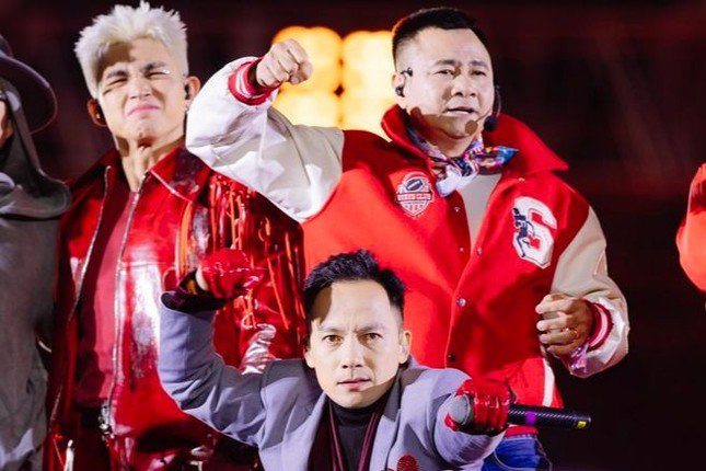 1735565852-011-n-2188-width645height430 Bổ nhiệm NSND Tự Long giữ chức Giám đốc Nhà hát Chèo Quân đội - 2