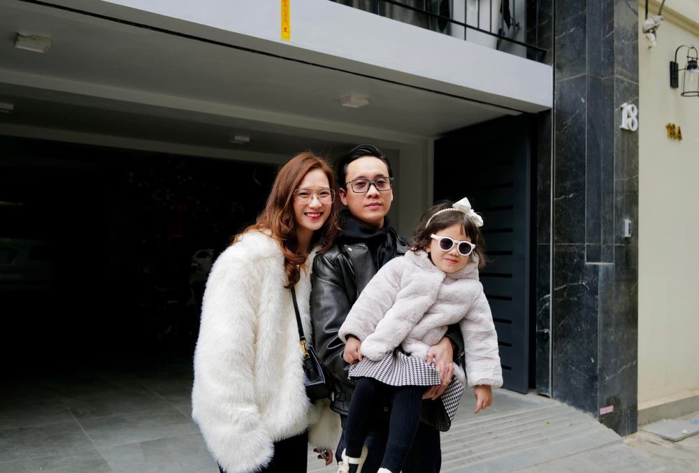 Bà xã sao Việt sốt ruột trước hành động của con gái, sững người khi bị hỏi 1 câu- Ảnh 11. Bà xã sao Việt sốt ruột trước hành động của con gái, sững người khi bị hỏi 1 câu- Ảnh 11.