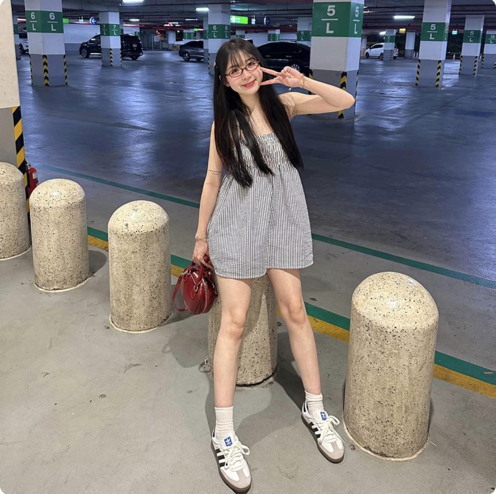 Kim Chung Phan khoe chân dài váy ngắn sexy, trắng đẹp miên man 28