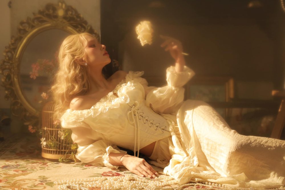 2f-1 Xoài Non đăng ảnh cực xinh xắn, duyên dáng trong bộ váy trắng lộng lẫy 2f 1