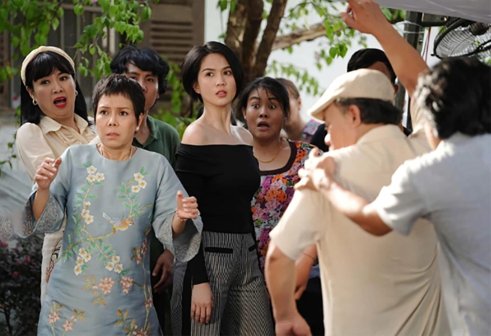 Kính Vạn Hoa lép vế hoàn toàn trước Chị Dâu: Khán giả nói gì về huyền thoại 20 năm?- Ảnh 4. Kính Vạn Hoa lép vế hoàn toàn trước Chị Dâu: Khán giả nói gì về huyền thoại 20 năm?- Ảnh 4.