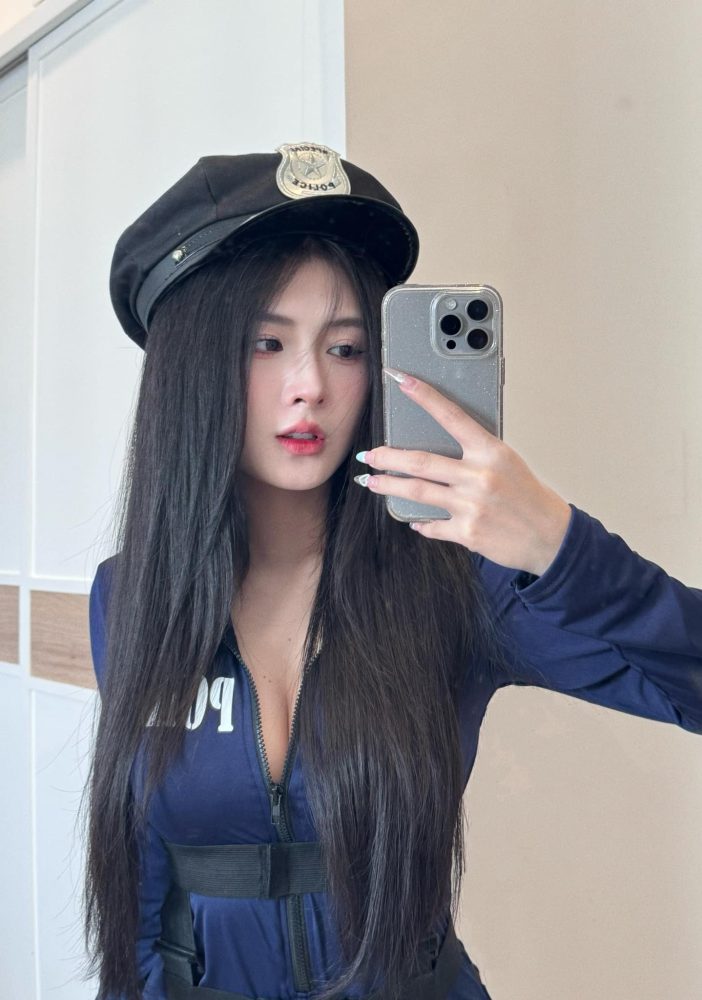 32 Quỳnh Alee khoe vòng 1 "ná thở" khiến dân tình không thể rời mắt 32