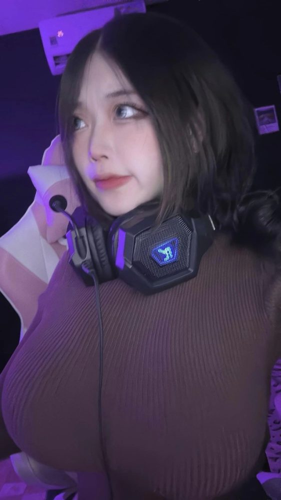 Nữ game thủ cosplay Luffy, khoe khung cơ thể ấn tượng, "tâm hồn" khủng bức thở - Ảnh 11. Nữ game thủ cosplay Luffy, khoe khung cơ thể ấn tượng, "tâm hồn" khủng bức thở - Ảnh 11.