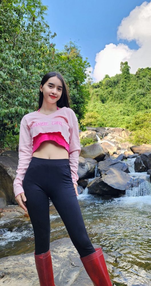 Hot girl sơn cước thay đổi diện mạo thành