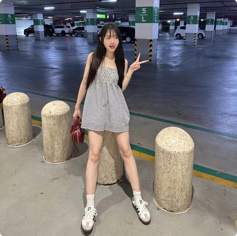 Kim Chung Phan khoe chân dài váy ngắn sexy, trắng đẹp miên man 35