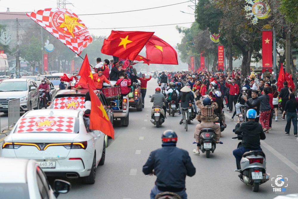 Thành phố Việt Trì rợp sắc đỏ