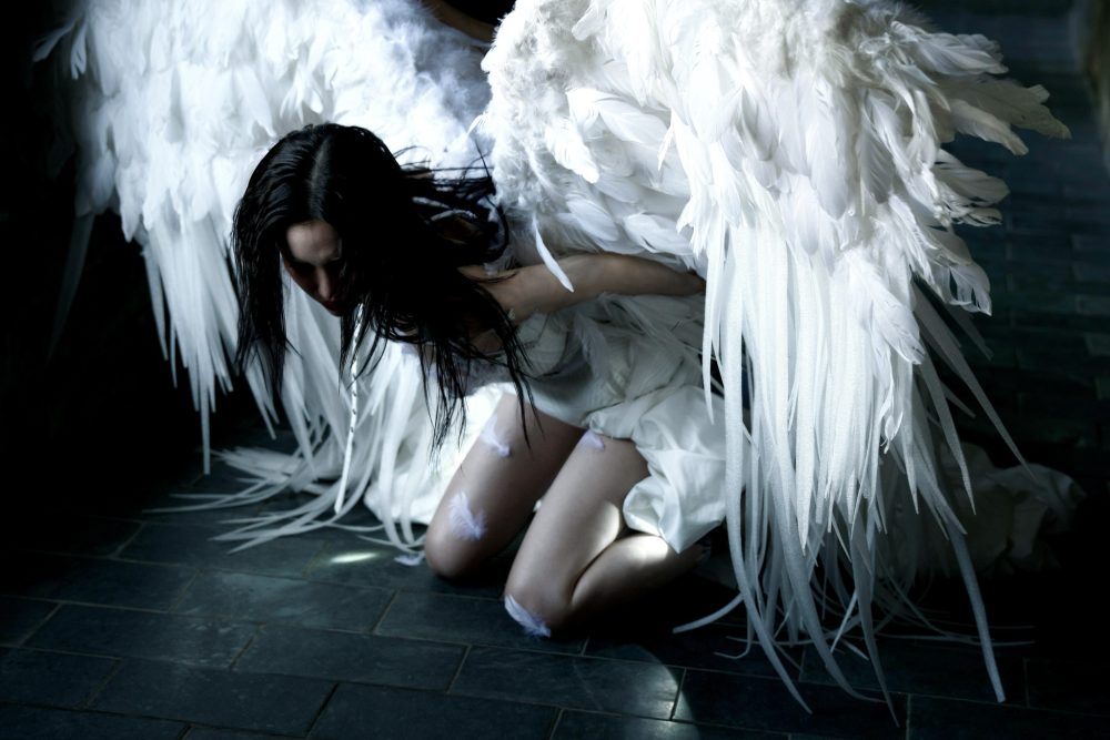 3x Linh Ngọc Đàm đăng ảnh khoe chân dài váy ngắn sexy, trắng đẹp miên man