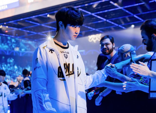 Lộ diện Lộ diện