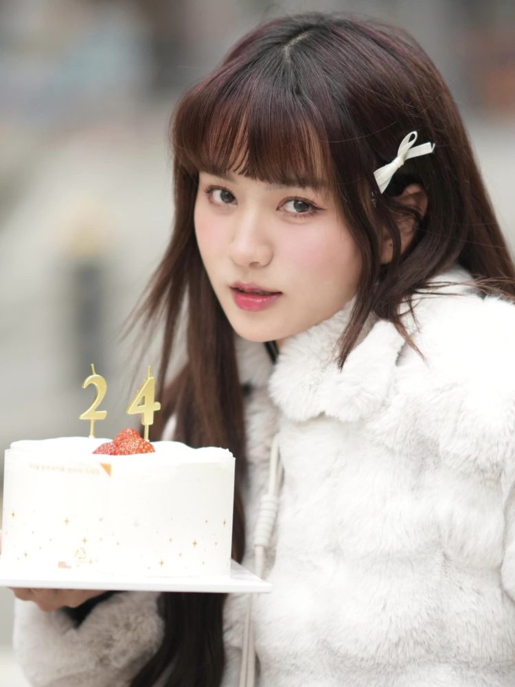 Zoom cận nhan sắc hot girl 10X, vừa gây