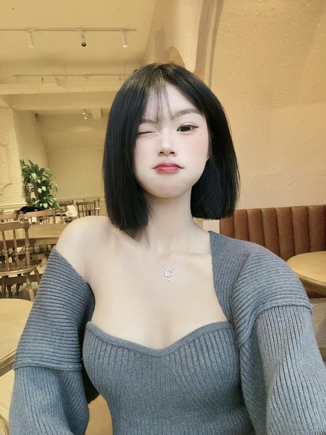 Nữ chính vướng