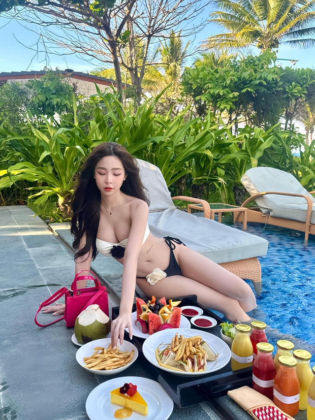 Thoát mác bạn gái game thủ, gái xinh khoe đường cong "cháy khét" - Ảnh 6. Thoát mác bạn gái game thủ, gái xinh khoe đường cong "cháy khét" - Ảnh 6.