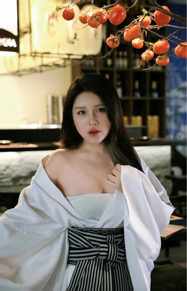 "Hot" trở lại, cô giáo Vật lý méo mặt vì những "phán xét" - Ảnh 10. "Hot" trở lại, cô giáo Vật lý méo mặt vì những "phán xét" - Ảnh 10.