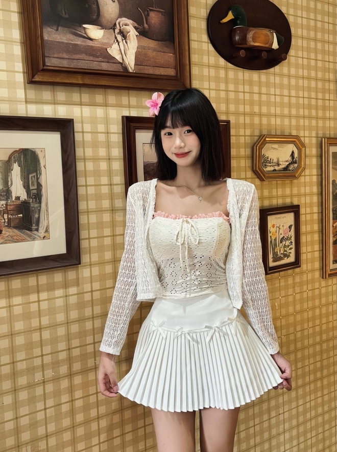 Nữ chính vướng