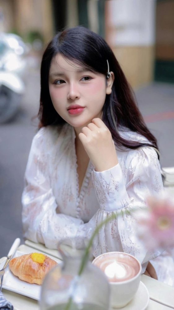 "Hot" trở lại, cô giáo Vật lý méo mặt vì những "phán xét" - Ảnh 11. "Hot" trở lại, cô giáo Vật lý méo mặt vì những "phán xét" - Ảnh 11.