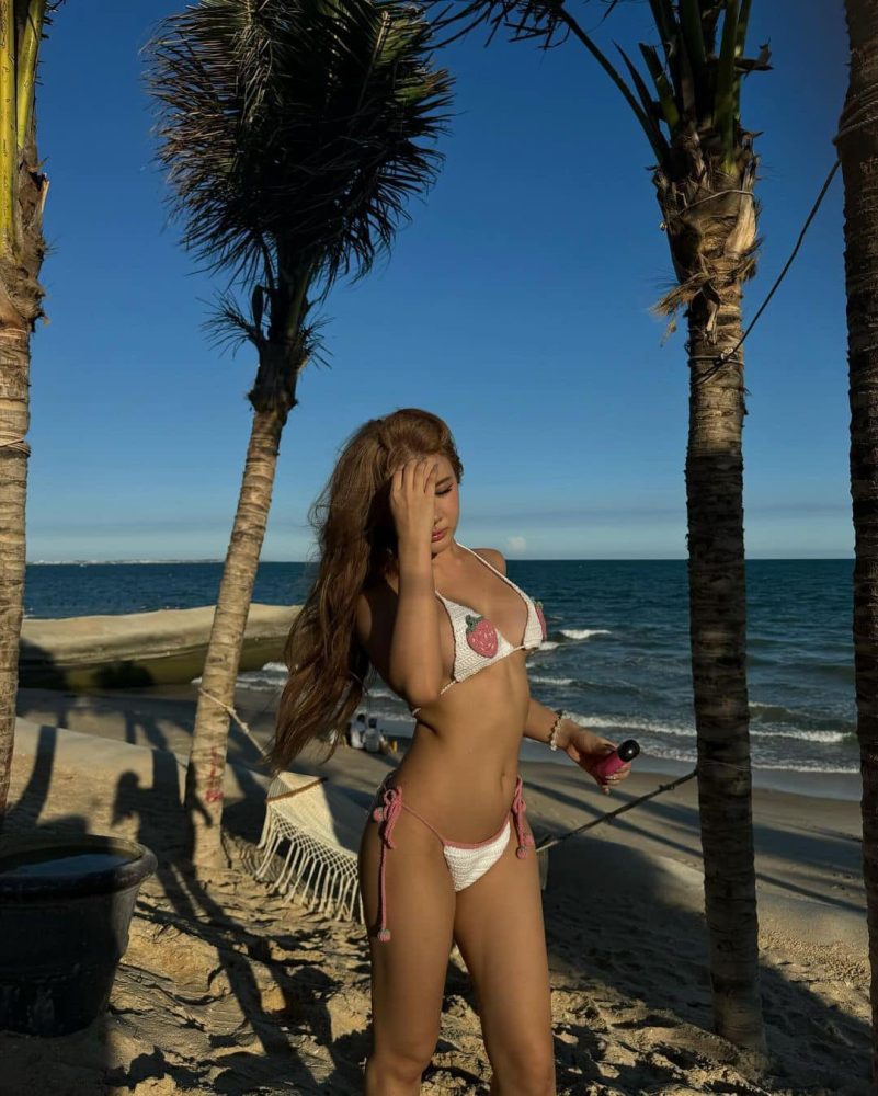 Cặp hot TikToker Hoàng Lan Anh và Xuân Ca đọ dáng, ai