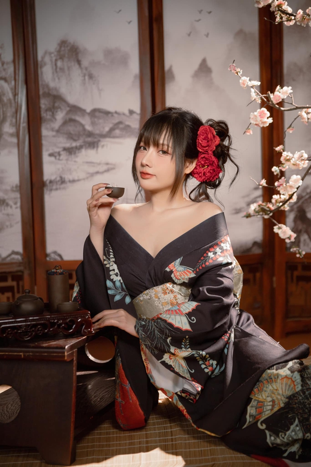 Thoát vai cosplayer gợi cảm, cô gái xinh đẹp bừng sáng với diện mạo Thoát vai cosplayer gợi cảm, cô gái xinh đẹp bừng sáng với diện mạo