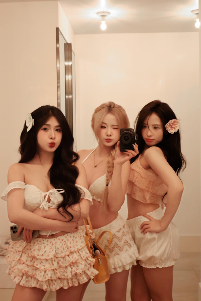 Quỳnh Alee khoe ảnh đọ dáng, bị gái lạ chiếm sóng ngay trên