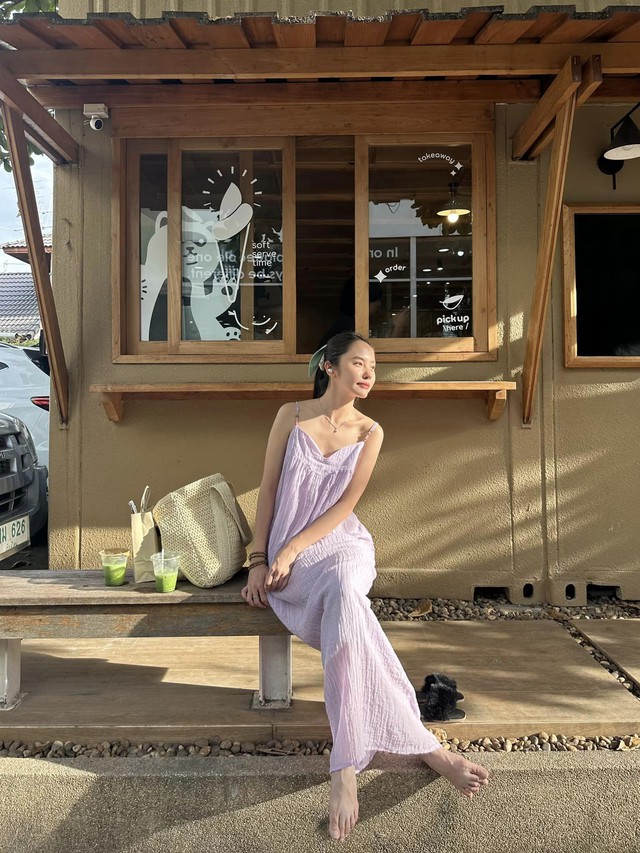 Hot girl gây tranh cãi với cảnh Hot girl gây tranh cãi với cảnh