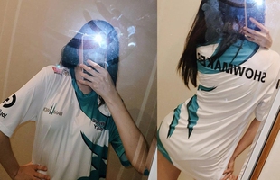 NHM của DK "lên đỉnh", fan nữ không lộ mặt vẫn khiến cộng đồng nức nở 38 NHM của DK "lên đỉnh", fan nữ không lộ mặt vẫn khiến cộng đồng nức nở 45486523419579658446405858452129974634290718n 1723519655440695957558 0 25 640 1049 crop 17235196602322111348700jpg