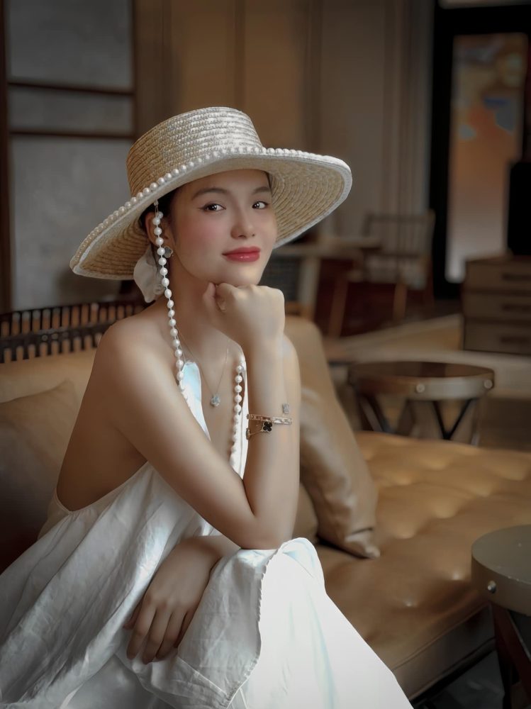 Diện mạo tiểu thư của sao nữ mang dòng dõi hoàng tộc, 20 tuổi đã có con- Ảnh 2. Diện mạo tiểu thư của sao nữ mang dòng dõi hoàng tộc, 20 tuổi đã có con- Ảnh 2.