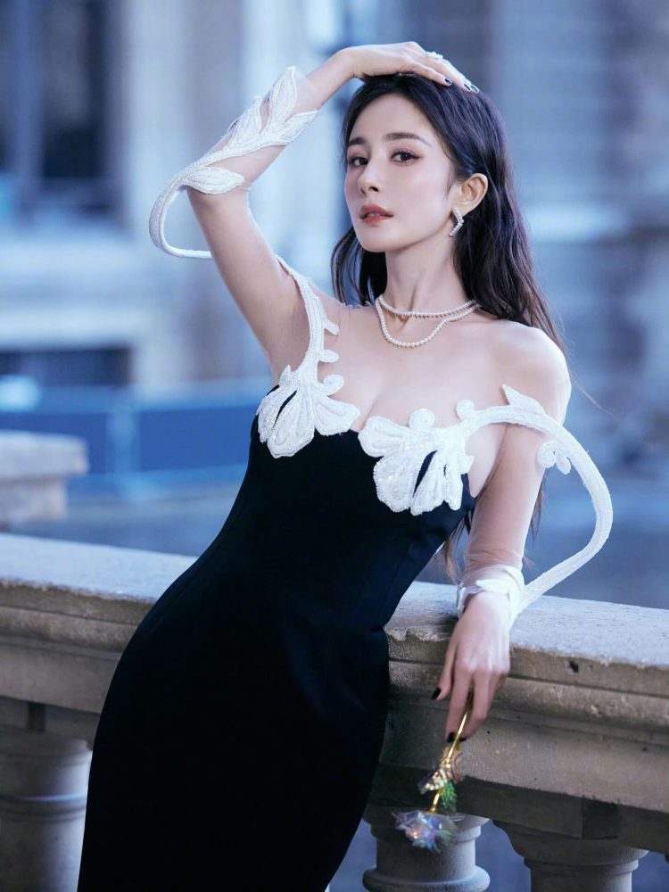 10 mỹ nhân hot nhất Trung Quốc 2024: Lưu Diệc Phi xếp sau Dương Tử, số 1 là cái tên không ai dám phản đối- Ảnh 6. 10 mỹ nhân hot nhất Trung Quốc 2024: Lưu Diệc Phi xếp sau Dương Tử, số 1 là cái tên không ai dám phản đối- Ảnh 6.