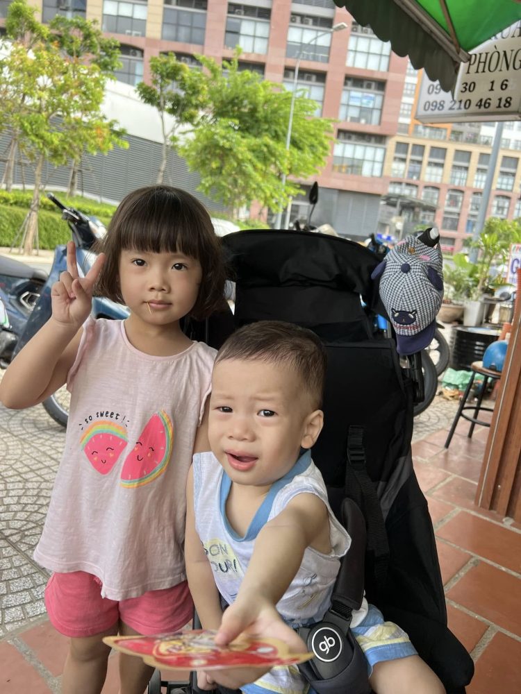 Bà xã sao Việt sốt ruột trước hành động của con gái, sững người khi bị hỏi 1 câu- Ảnh 3. Bà xã sao Việt sốt ruột trước hành động của con gái, sững người khi bị hỏi 1 câu- Ảnh 3.