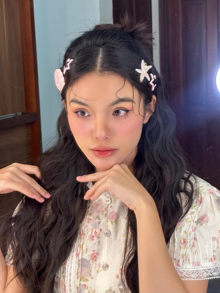 Diện mạo tiểu thư của sao nữ mang dòng dõi hoàng tộc, 20 tuổi đã có con- Ảnh 3. Diện mạo tiểu thư của sao nữ mang dòng dõi hoàng tộc, 20 tuổi đã có con- Ảnh 3.