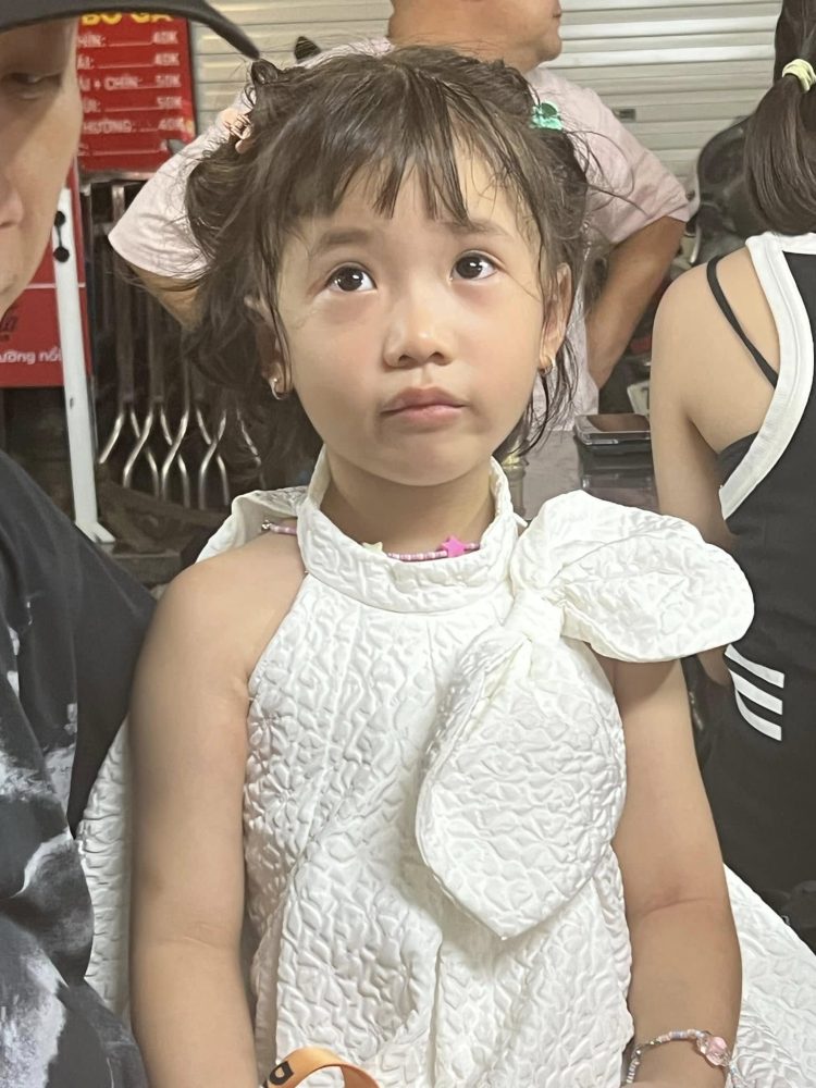 Bà xã sao Việt sốt ruột trước hành động của con gái, sững người khi bị hỏi 1 câu- Ảnh 5. Bà xã sao Việt sốt ruột trước hành động của con gái, sững người khi bị hỏi 1 câu- Ảnh 5.