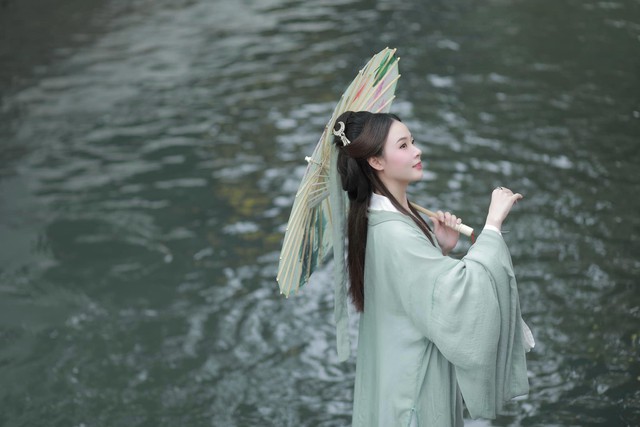 Midu bỗng hóa tiên tỷ, khiến fan nam sững sờ- Ảnh 4. Midu bỗng hóa tiên tỷ, khiến fan nam sững sờ- Ảnh 4.