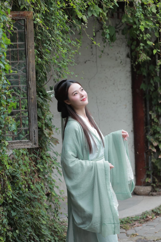 Midu bỗng hóa tiên tỷ, khiến fan nam sững sờ- Ảnh 8. Midu bỗng hóa tiên tỷ, khiến fan nam sững sờ- Ảnh 8.