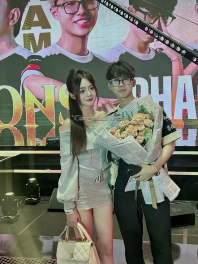 Nhan sắc không kém Quỳnh Alee, thêm một hot girl Liên Quân khiến dân tình ngất ngây- Ảnh 2. Nhan sắc không kém Quỳnh Alee, thêm một hot girl Liên Quân khiến dân tình ngất ngây- Ảnh 2.