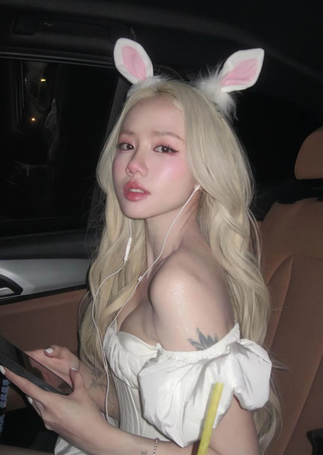 Phương Ly hóa thỏ hồng đi chơi Halloween, giao diện gợi cảm cỡ nào?- Ảnh 3. Phương Ly hóa thỏ hồng đi chơi Halloween, giao diện gợi cảm cỡ nào?- Ảnh 3.