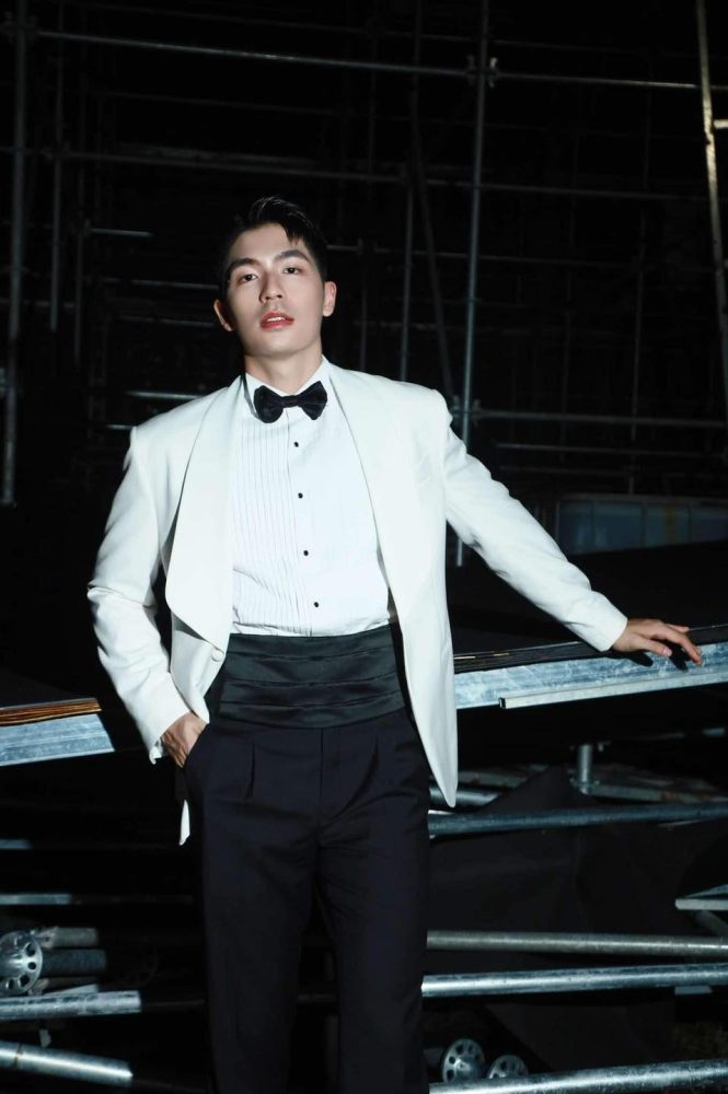 Showbiz Việt lại có cặp đôi