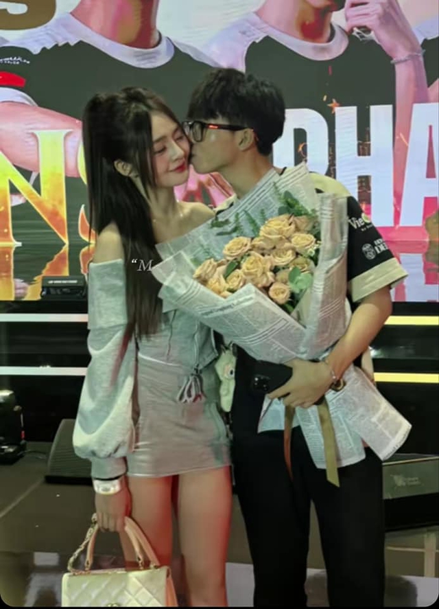 Nhan sắc không kém Quỳnh Alee, thêm một hot girl Liên Quân khiến dân tình ngất ngây- Ảnh 3. Nhan sắc không kém Quỳnh Alee, thêm một hot girl Liên Quân khiến dân tình ngất ngây- Ảnh 3.