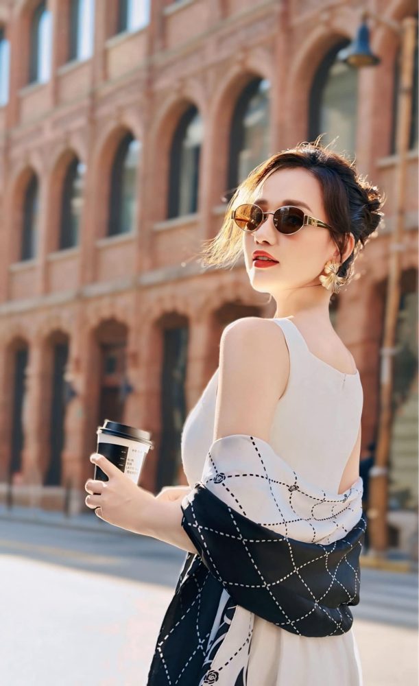 Nữ diễn viên Việt giàu nhất miền Bắc: Sống sung sướng trong biệt thự 600m2, tự nhận “có sugar daddy bao nuôi 17 năm”- Ảnh 10. Nữ diễn viên Việt giàu nhất miền Bắc: Sống sung sướng trong biệt thự 600m2, tự nhận “có sugar daddy bao nuôi 17 năm”- Ảnh 10.