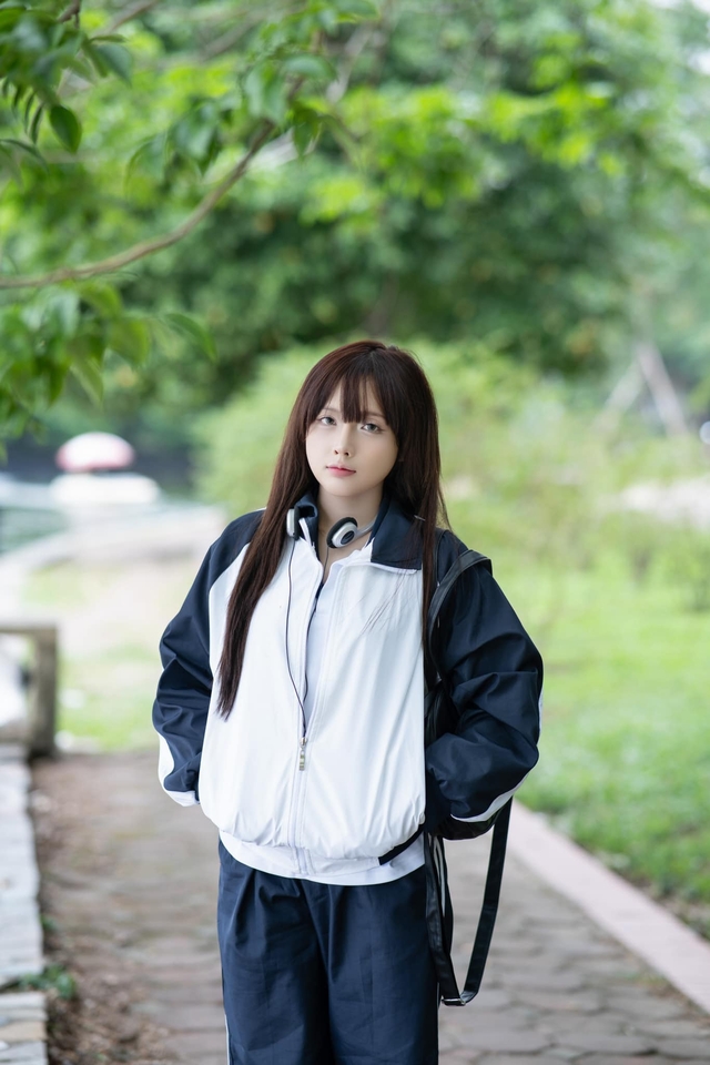 Thoát vai cosplayer gợi cảm, cô gái xinh đẹp bừng sáng với diện mạo Thoát vai cosplayer gợi cảm, cô gái xinh đẹp bừng sáng với diện mạo