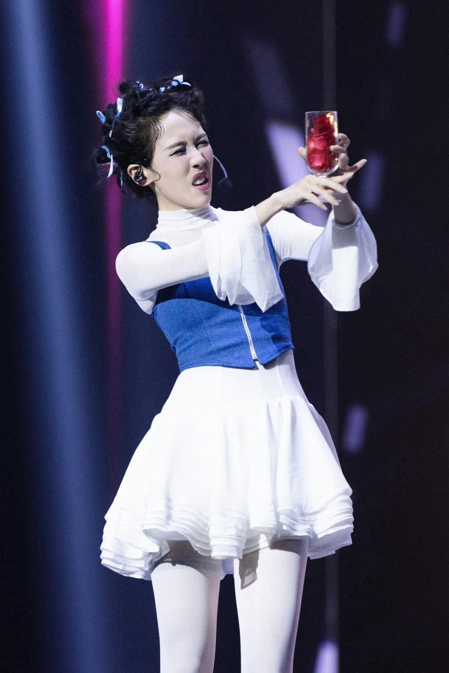 Diện mạo ấn tượng của Hậu Hoàng trong tập 1 lên sóng