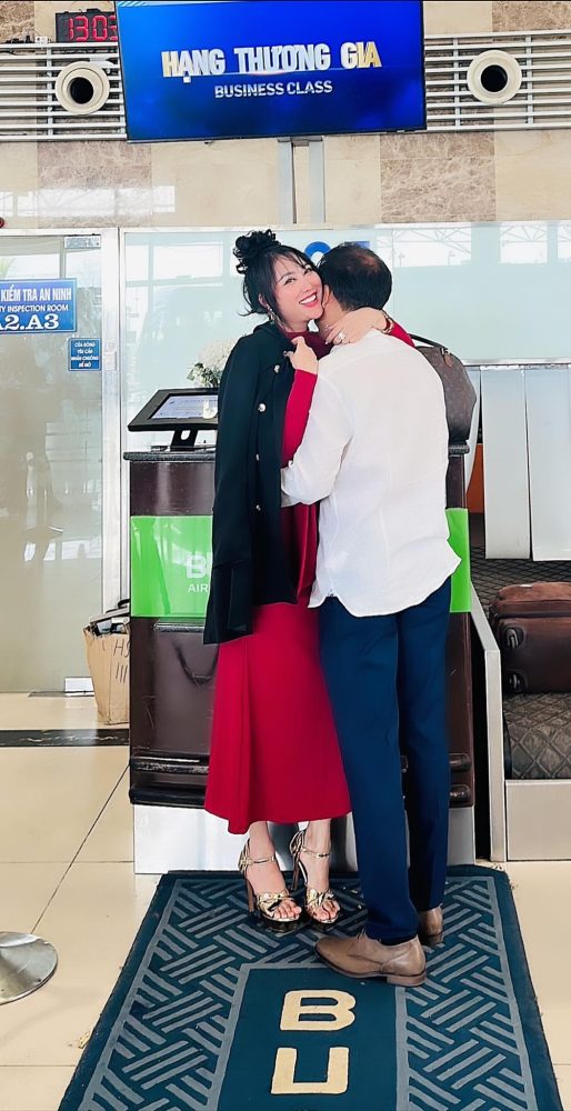 Sao nữ Vbiz chuẩn bị cưới lần 3 với bạn trai hơn 10 tuổi?- Ảnh 4. Sao nữ Vbiz chuẩn bị cưới lần 3 với bạn trai hơn 10 tuổi?- Ảnh 4.