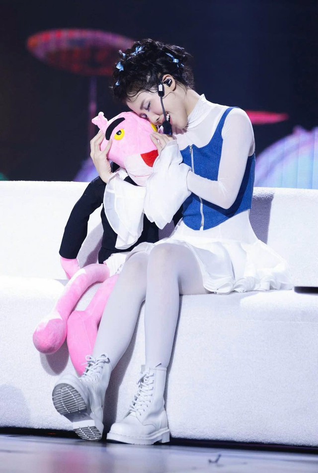 Diện mạo ấn tượng của Hậu Hoàng trong tập 1 lên sóng