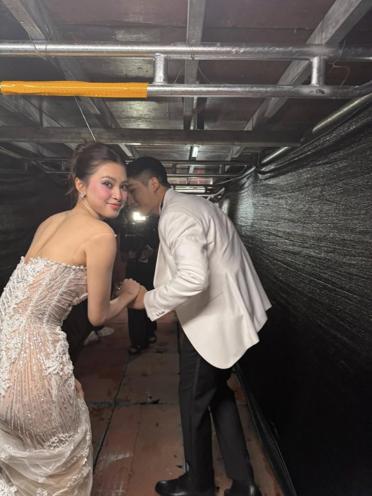 Showbiz Việt lại có cặp đôi