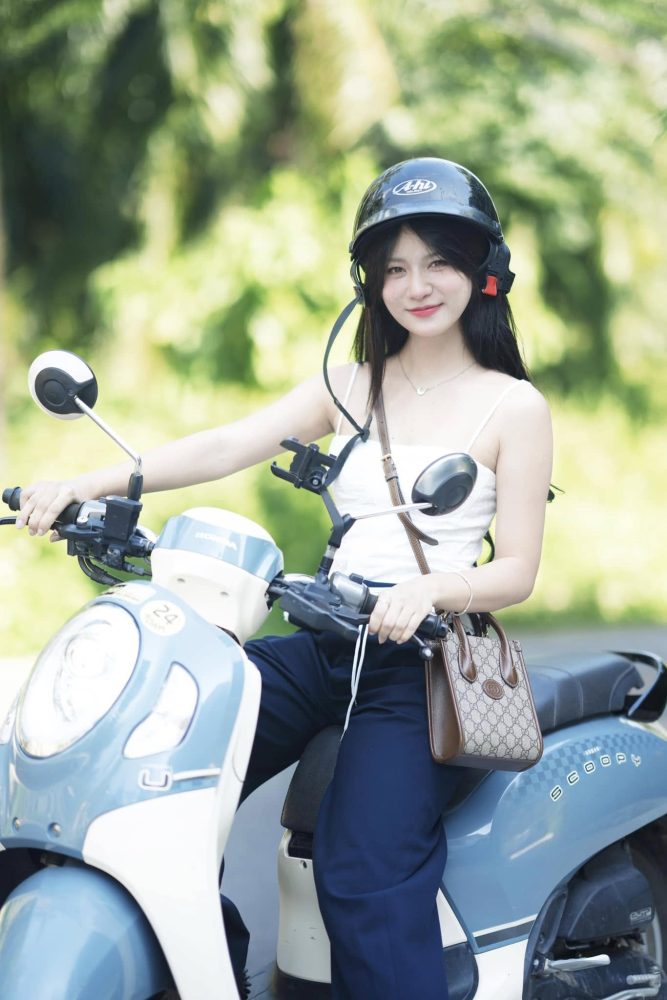 Zoom cận nhan sắc hot girl 10X, vừa gây