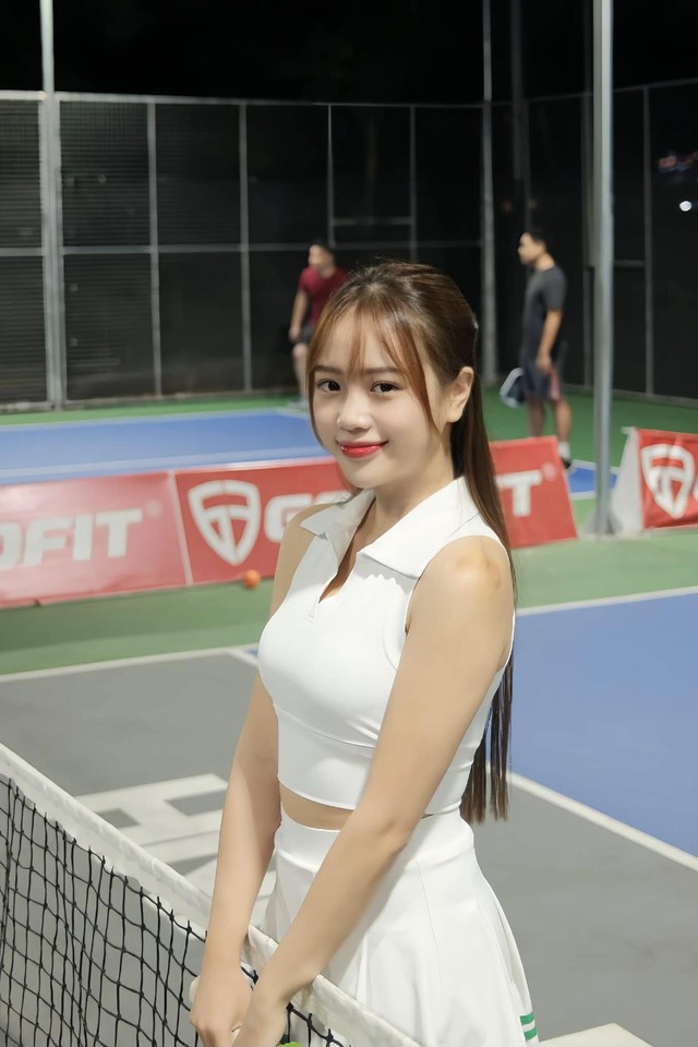 Mai Linh Zuto gia nhập đường đua khoe dáng trên sân pickleball, nói một câu Mai Linh Zuto gia nhập đường đua khoe dáng trên sân pickleball, nói một câu