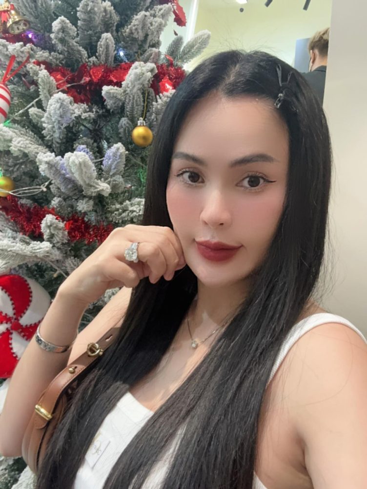 Hoa hậu Vbiz vướng tin mang thai con thứ 4 sau 4 tháng đính hôn sao nam đình đám- Ảnh 1. Hoa hậu Vbiz vướng tin mang thai con thứ 4 sau 4 tháng đính hôn sao nam đình đám- Ảnh 1.