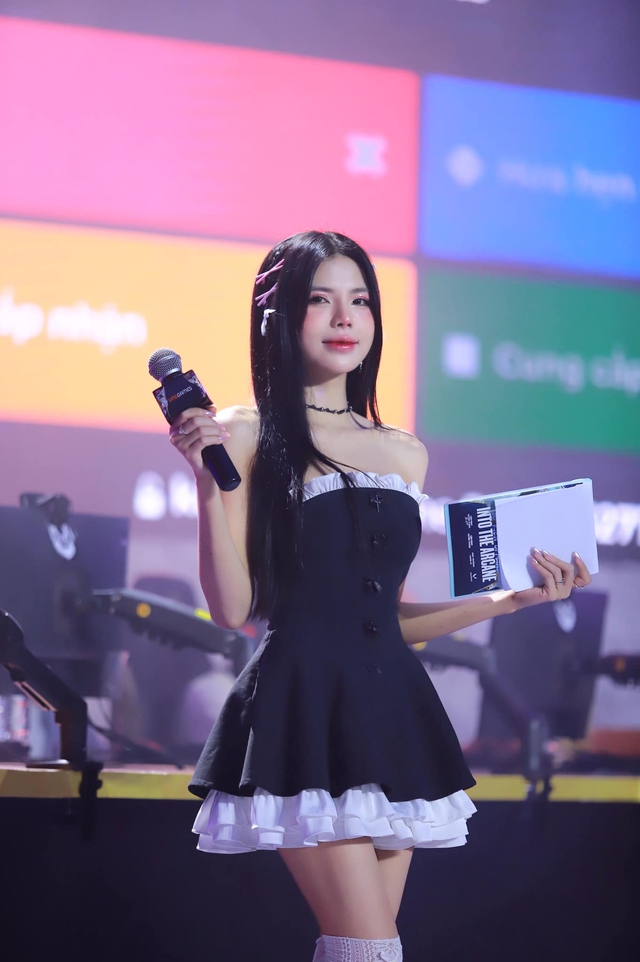 Zoom cận sắc vóc gợi cảm của Mai Dora, người xem thốt lên một câu