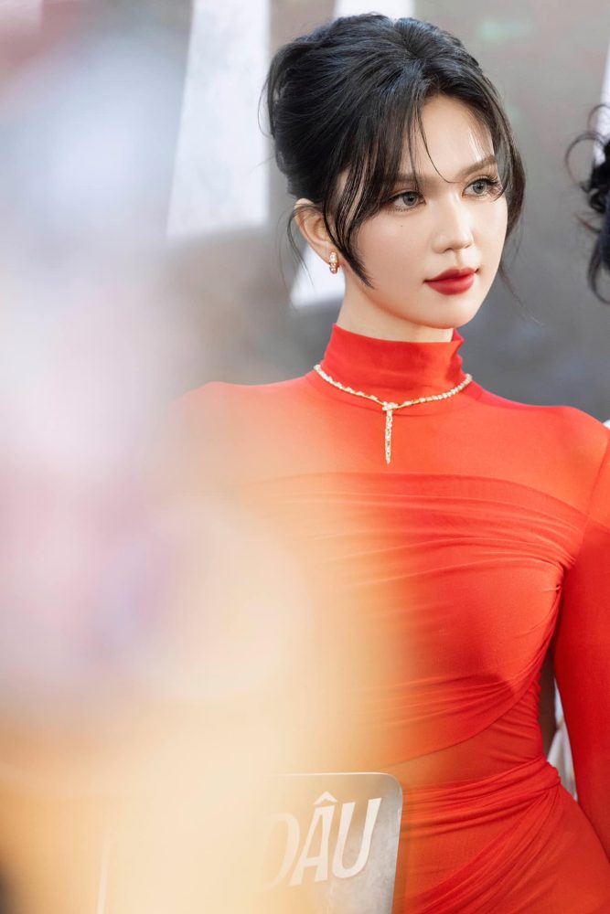 Ngọc Trinh bất ngờ bật khóc nức nở trước hàng trăm người, nghe lý do mà ai cũng thương- Ảnh 7. Ngọc Trinh bất ngờ bật khóc nức nở trước hàng trăm người, nghe lý do mà ai cũng thương- Ảnh 7.