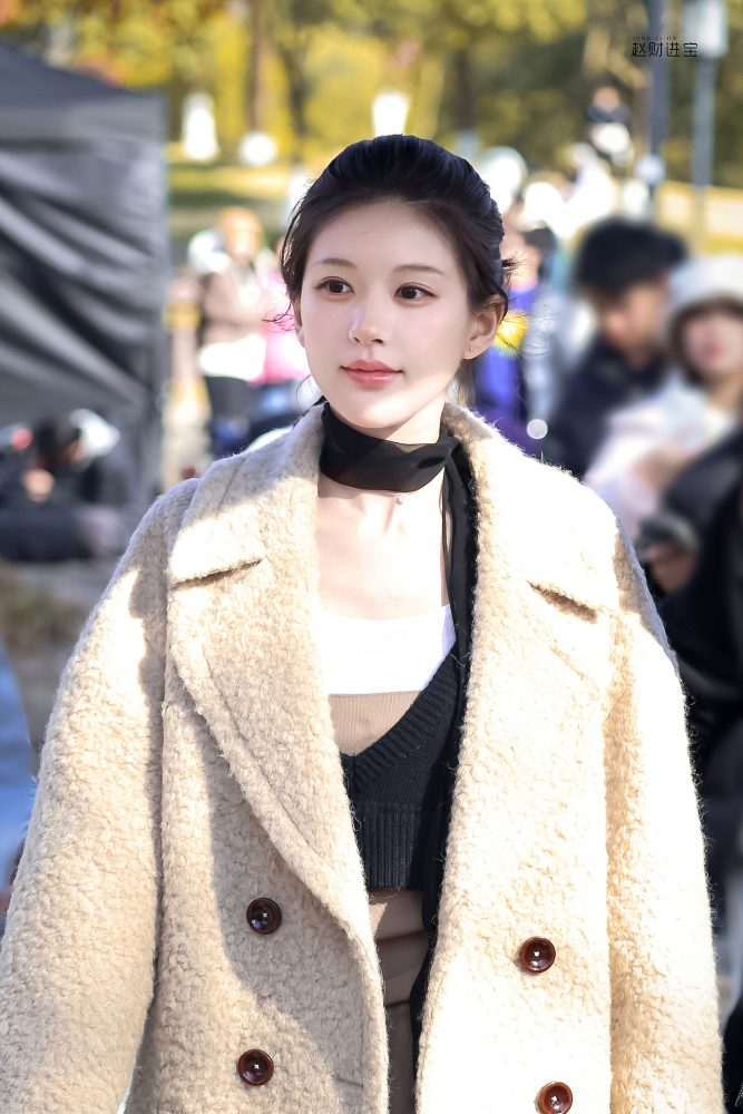 Dậy sóng hình ảnh tháo chạy của kẻ bị tố khiến Triệu Lộ Tư suýt mất mạng- Ảnh 2. Dậy sóng hình ảnh tháo chạy của kẻ bị tố khiến Triệu Lộ Tư suýt mất mạng- Ảnh 2.