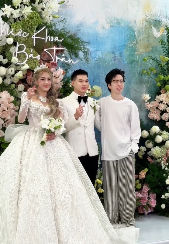 Streamer Rambo chính thức lên xe hoa cùng hot girl Sài thành, khách mời quy tụ toàn những cái tên triệu views- Ảnh 4. Streamer Rambo chính thức lên xe hoa cùng hot girl Sài thành, khách mời quy tụ toàn những cái tên triệu views- Ảnh 4.