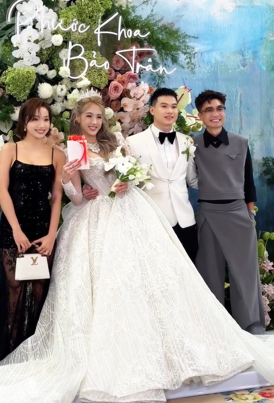 Streamer Rambo chính thức lên xe hoa cùng hot girl Sài thành, khách mời quy tụ toàn những cái tên triệu views- Ảnh 5. Streamer Rambo chính thức lên xe hoa cùng hot girl Sài thành, khách mời quy tụ toàn những cái tên triệu views- Ảnh 5.